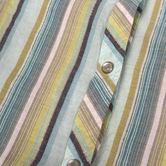 Izod Womens Blouse XL Blue Green Pearl Snap Long Sleeve Shimmer Thread pockets - Picture 10 of 10